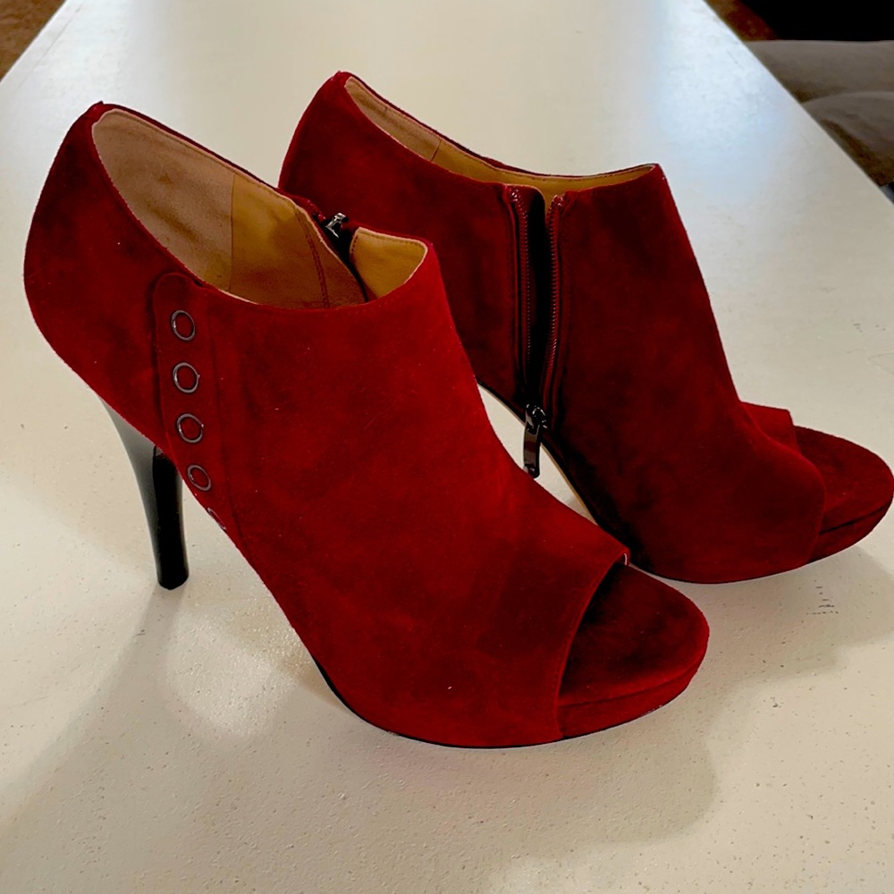 Cherry Red Via Spiga heels. 8M. Designed in italy